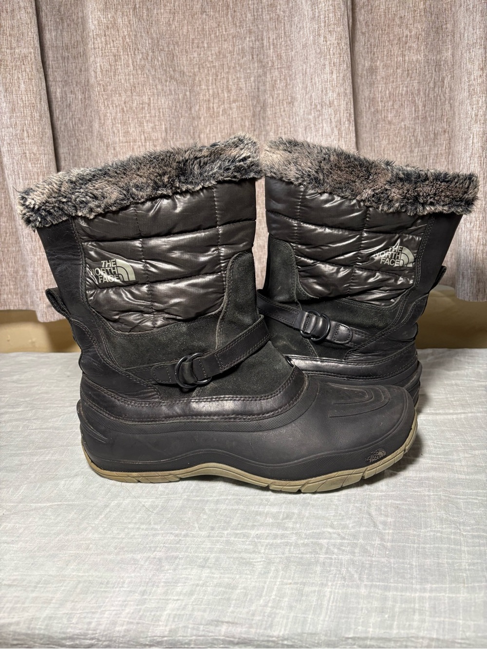 The North Face Women's Black Faux-Fur Trim Insulated Snow Boots
